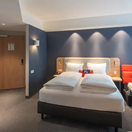 Express By Ihg Hotel 3*