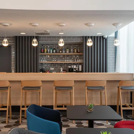 Express By Ihg Hotel 3*