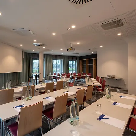 Express By Ihg Hotel 3*