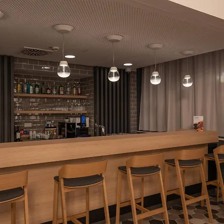 Express By Ihg Hotel 3*