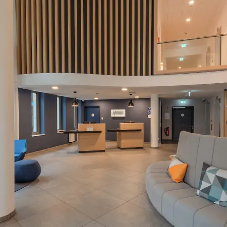 Express By Ihg Hotel