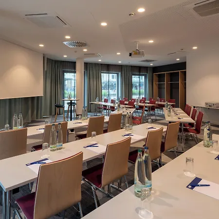 Express By Ihg فندق