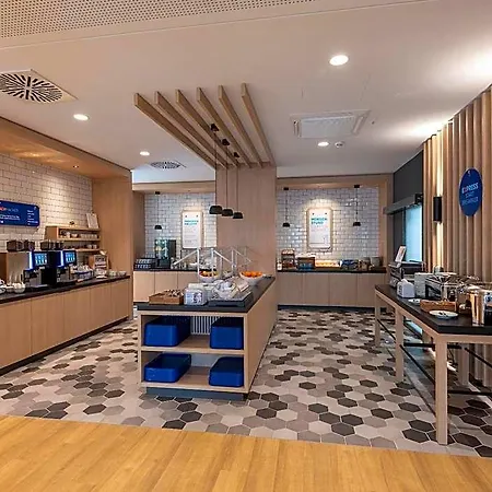 Express By Ihg 3*