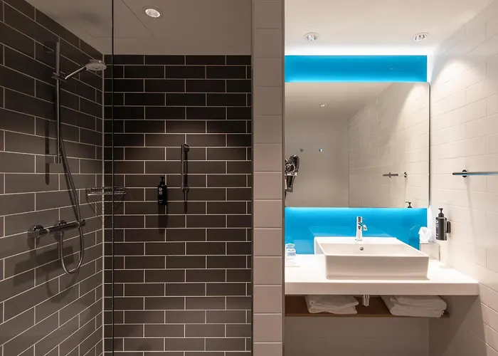 Express By Ihg Hotel