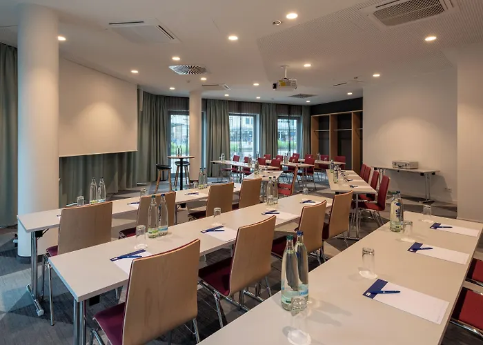 Express By Ihg Hotel